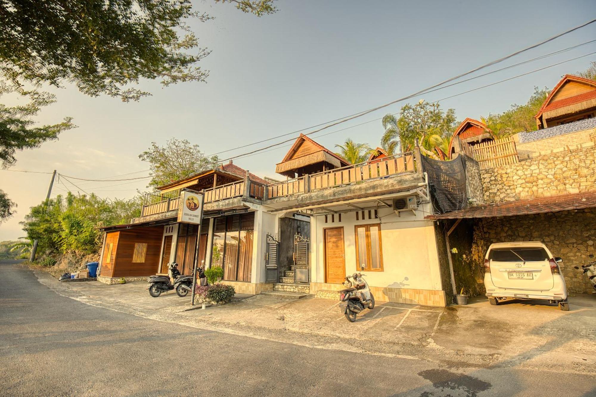 Sebuluh Sunset Hill Batumadeg